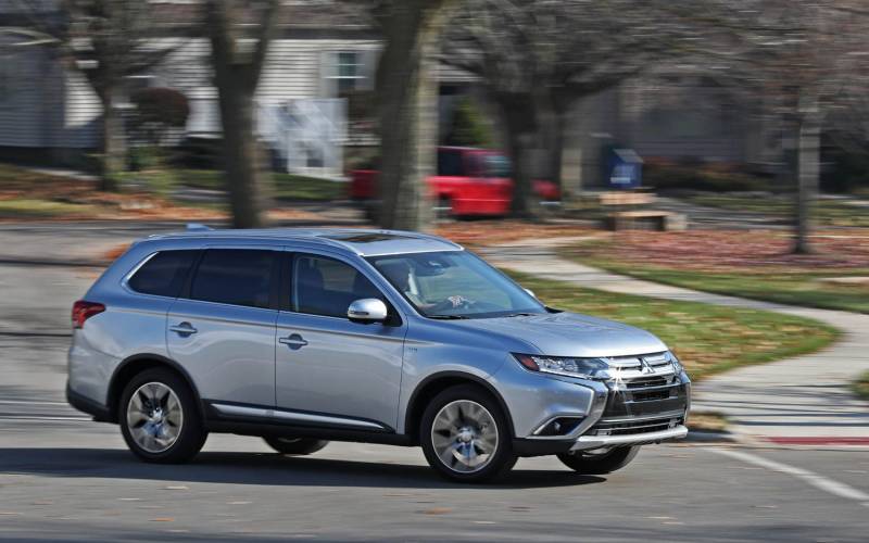 2020 MITSUBISHI OUTLANDER SEL REVIEW visual data 4